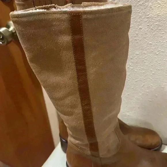 Fur lined boots. Size 8M - Picture 6 of 11